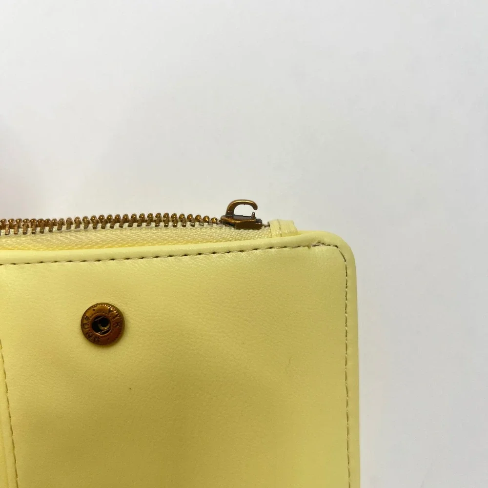 Steve Madden BBertie Yellow Bifold Card Case Wallet Seashell Charms